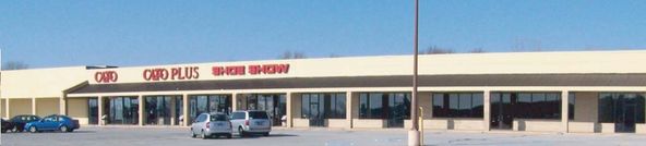 RIVERGATE SHOPPING CENTER: 1802 E State Road 44, Shelbyville, IN 46176
